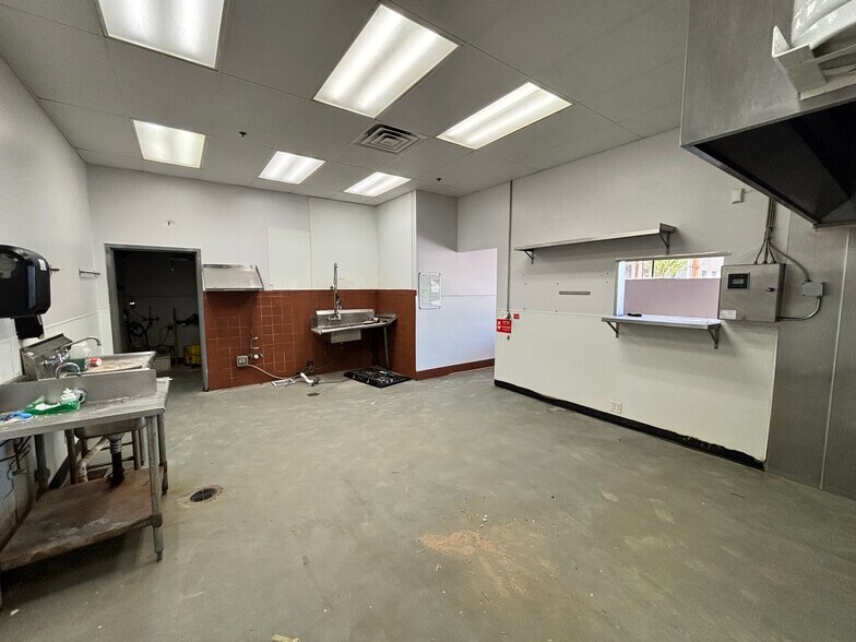 More Photos Of 576 Patterson St NW, Salem Warehouse For Lease