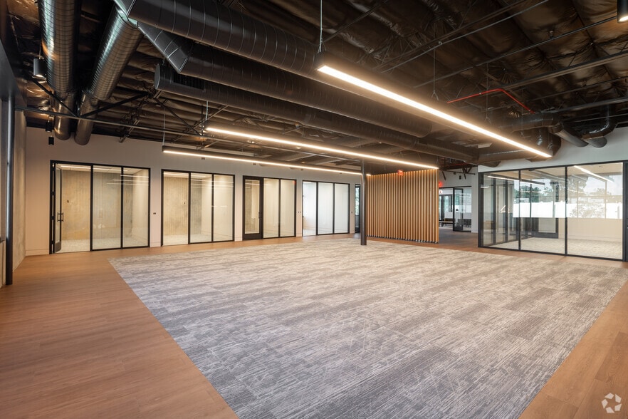 More Photos Of 200 E Baker St, Costa Mesa Loft Creative Space For Sale