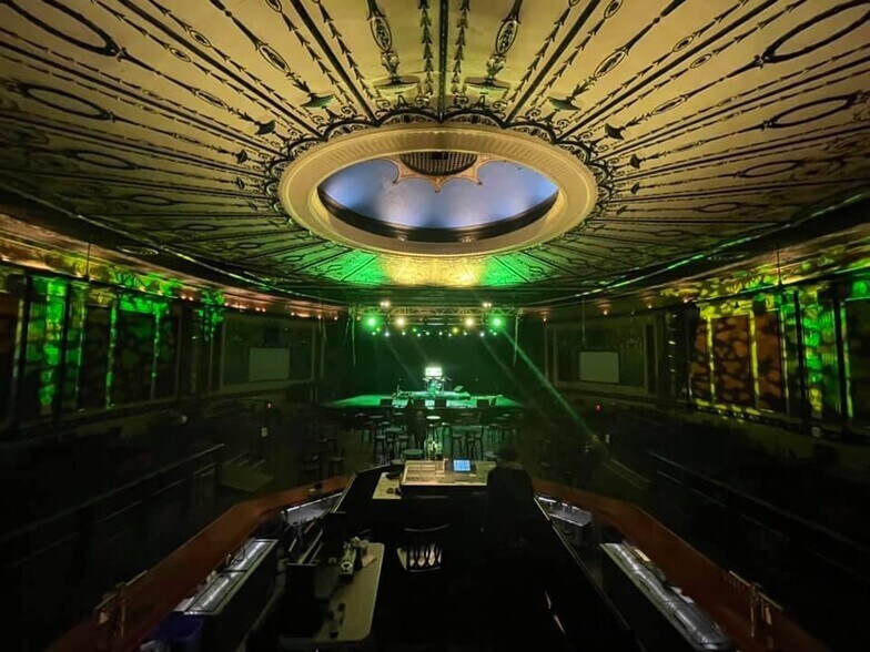 More Photos Of 1711 Main St, Niagara Falls Sports And Entertainment For Sale