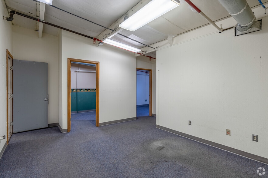 More Photos Of 596 Hoffman Rd, Independence Manufacturing For Sale