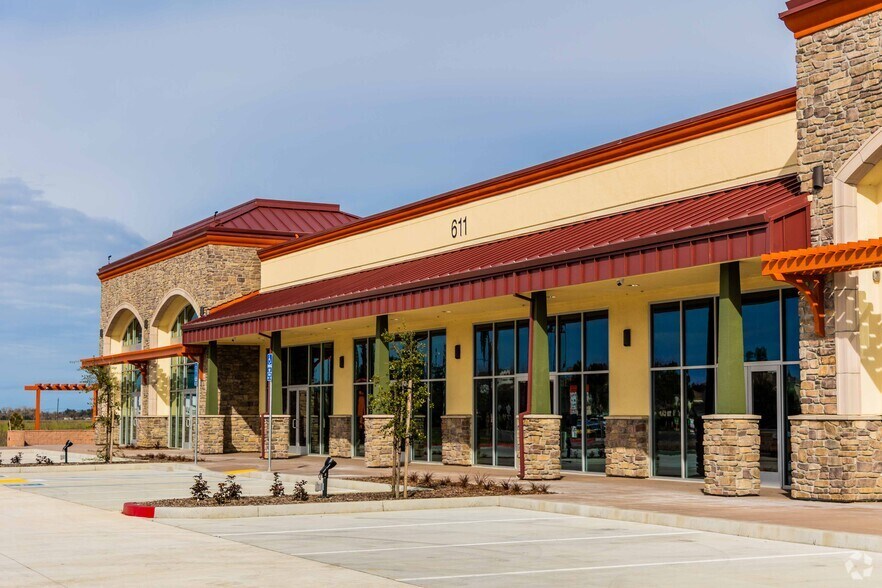 More Photos Of 6144 Leisure Town Rd, Vacaville Storefront For Lease