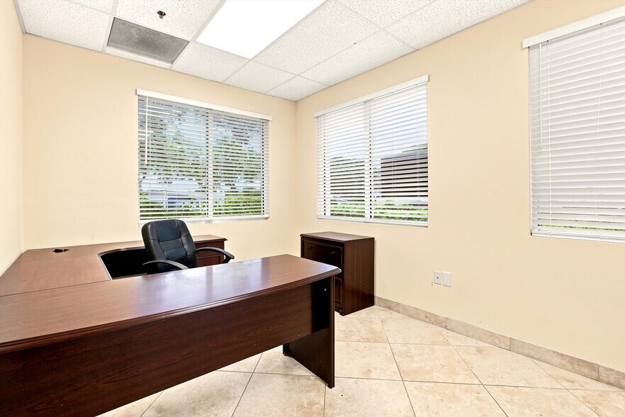 More Photos Of 2721 NW 19th St, Pompano Beach Showroom For Lease