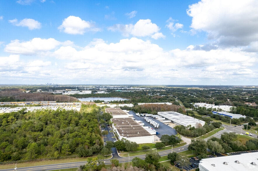 More Photos Of 2425 E Landstreet Rd, Orlando Warehouse For Lease