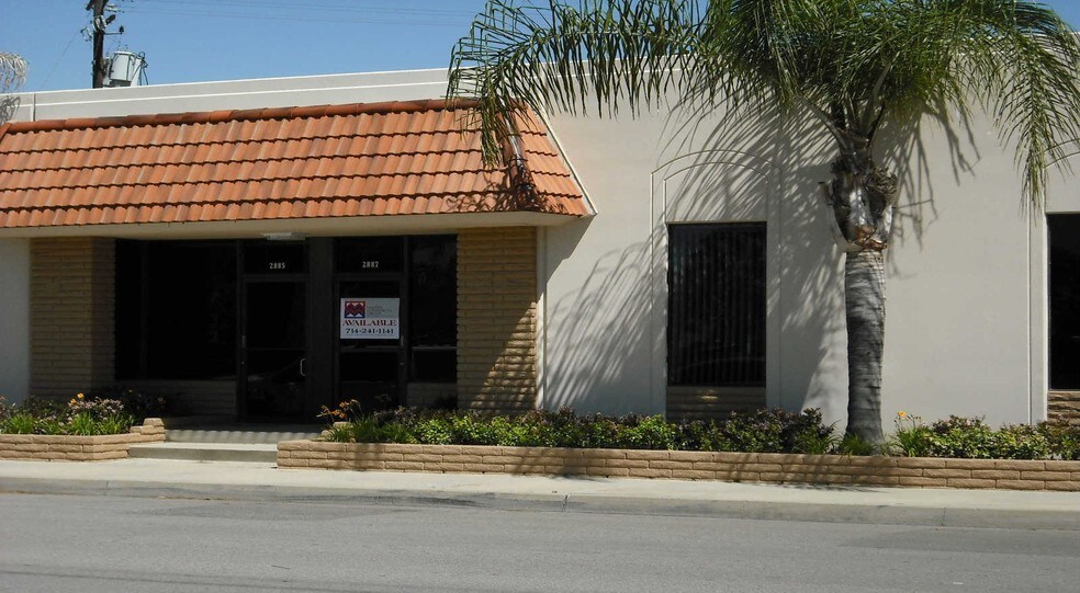 More Photos Of 2881-2895 E La Palma Ave, Anaheim Warehouse For Lease