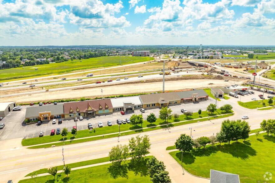 More Photos Of 750-768 Center Point Rd, Hiawatha Storefront Retail Office For Lease