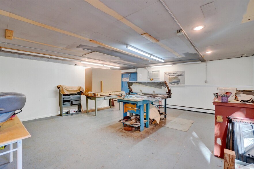 More Photos Of 321 Dewey St, York Distribution For Sale
