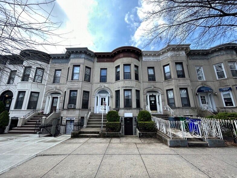 Primary Photo Of 450 Bay Ridge Pky, Brooklyn Office Residential For Lease