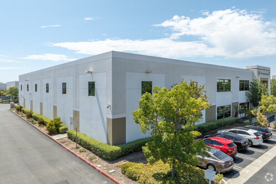 More Photos Of 15774 Gateway Cir, Tustin Warehouse For Sale
