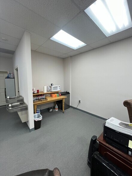 More Photos Of 145 E King St, Strasburg Storefront Retail Office For Lease