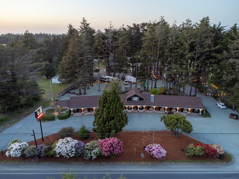 More Photos Of 1175 2nd St SE, Bandon Hotel For Sale