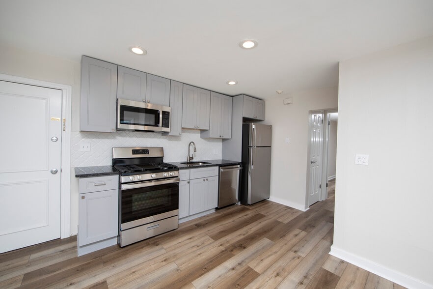 More Photos Of 15 E Bridge St, New Hope Storefront Retail Residential For Sale