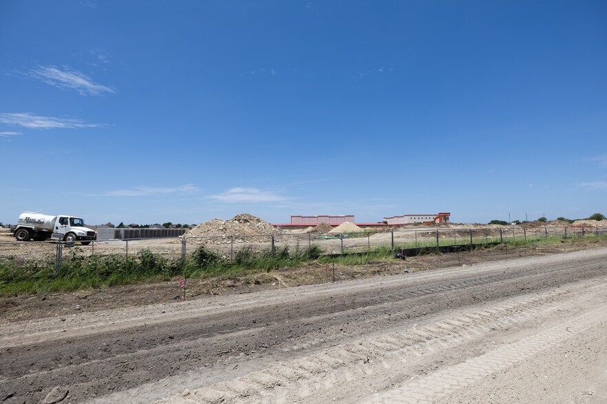More Photos Of 6001 Old Decatur Rd, Fort Worth Distribution For Sale