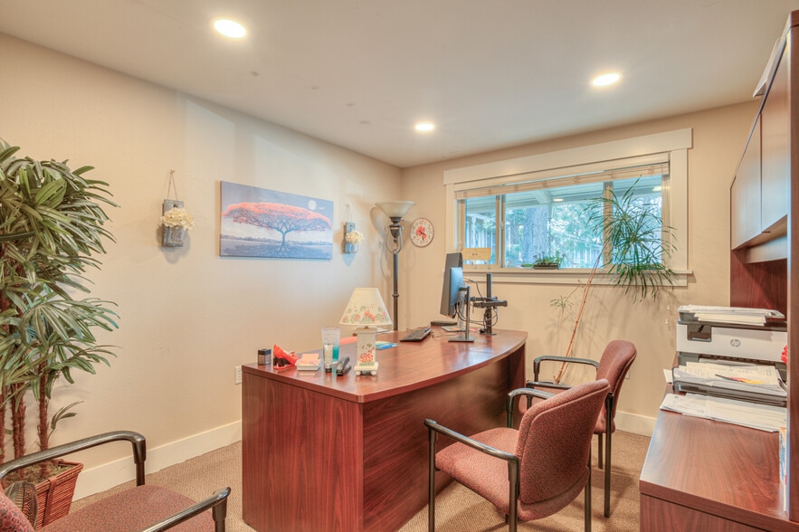More Photos Of 525 NE Greenwood Ave, Bend Office For Sale