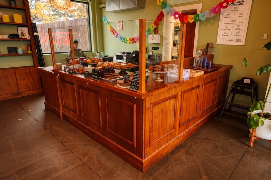 More Photos Of 557 North St, Madison Warehouse For Lease