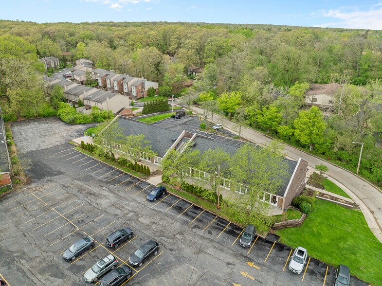 More Photos Of 8180 Brecksville Rd, Brecksville Medical For Lease