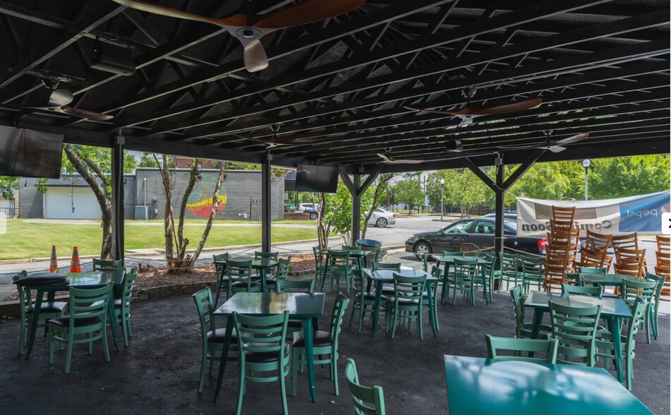 More Photos Of 162 Oxmoor Rd, Birmingham Restaurant For Lease