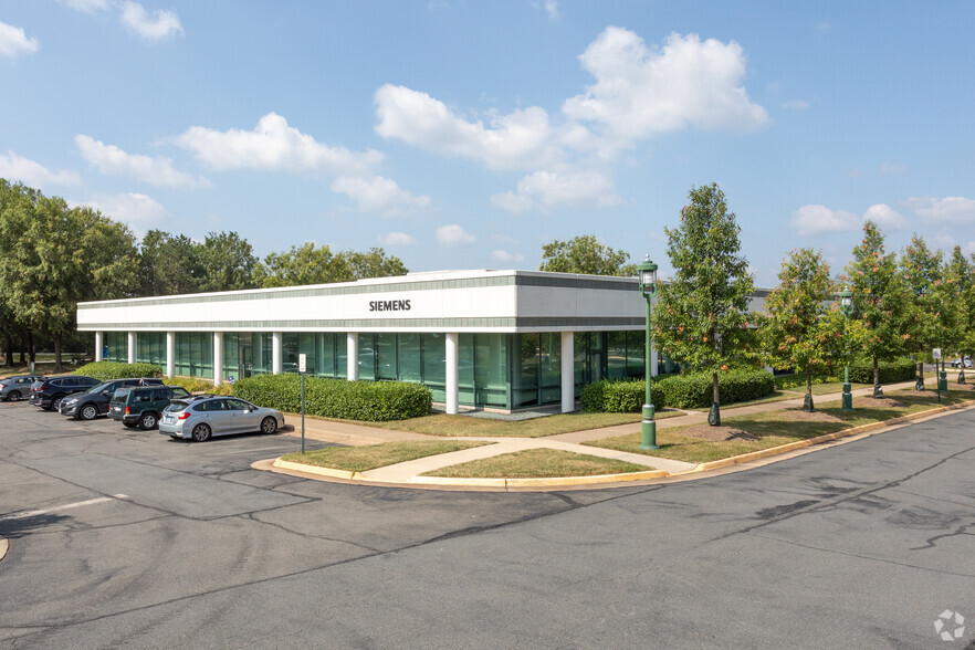 Primary Photo Of 4510 Daly Dr, Chantilly Office For Lease