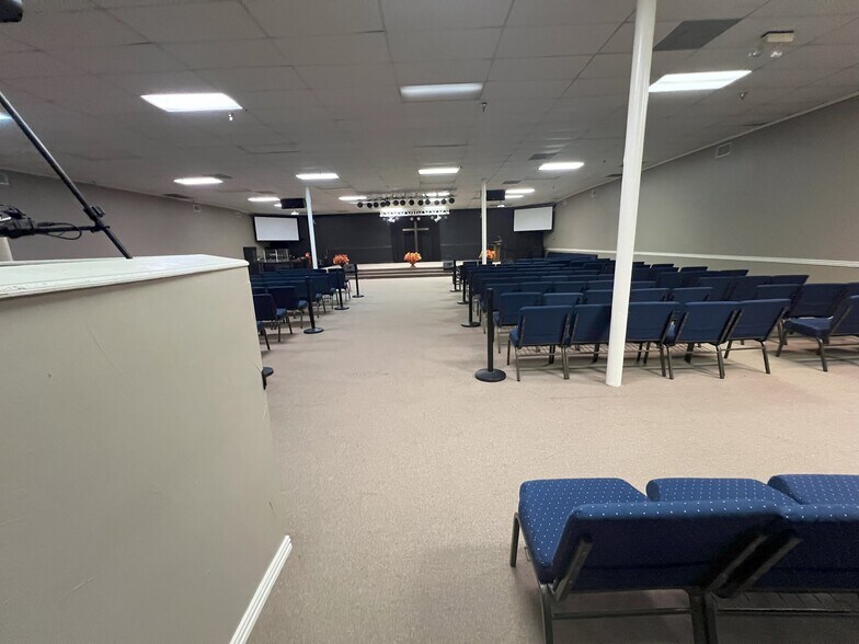 More Photos Of 4702 Saturn Rd, Garland Office For Sale