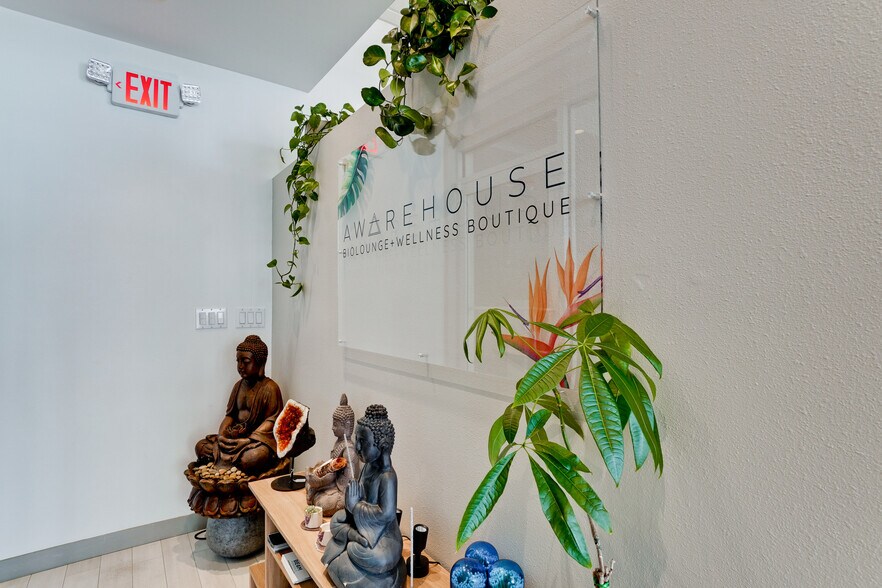 More Photos Of 2170 Main St, Sarasota Loft Creative Space For Sale