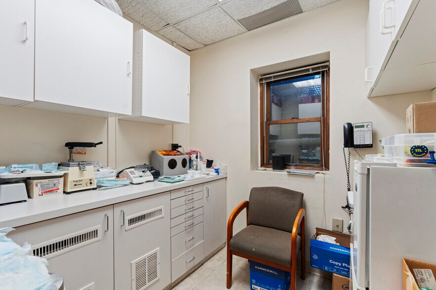 More Photos Of 230 Hilton Ave, Hempstead Office For Sale