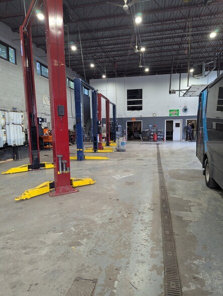 More Photos Of 7417 Roosevelt Rd, Forest Park Showroom For Sale