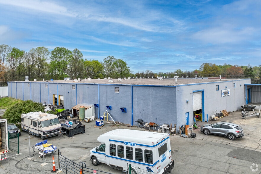 More Photos Of 2995 Starlight Dr, Winston-Salem Warehouse For Lease