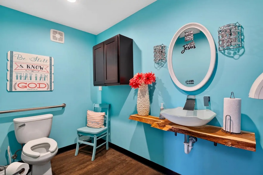 More Photos Of 4931 W Pages Ln, Louisville Freestanding For Sale