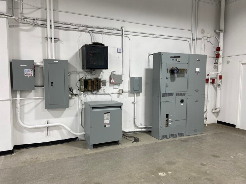 More Photos Of 1405 N Baxter St, Anaheim Warehouse For Sale