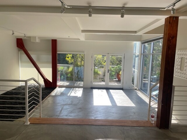 More Photos Of 615 Hampton Dr, Venice Apartments For Sale