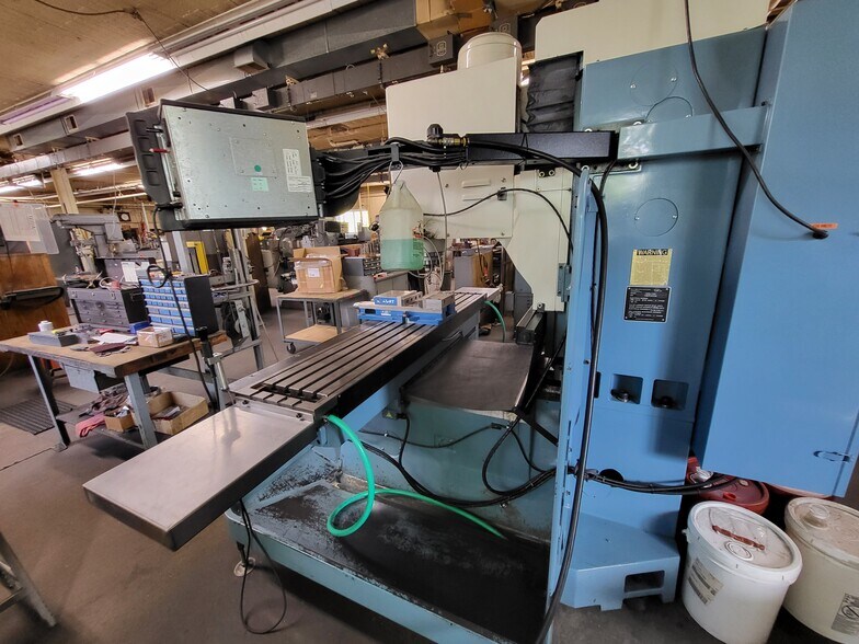 More Photos Of 15321 W Eleven Mile Rd, Oak Park Manufacturing For Sale