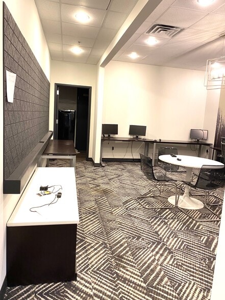 More Photos Of 1612 Westgate Cir, Brentwood Office For Lease