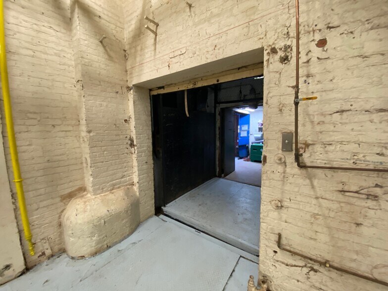 More Photos Of 264 41st St, Brooklyn Warehouse For Lease