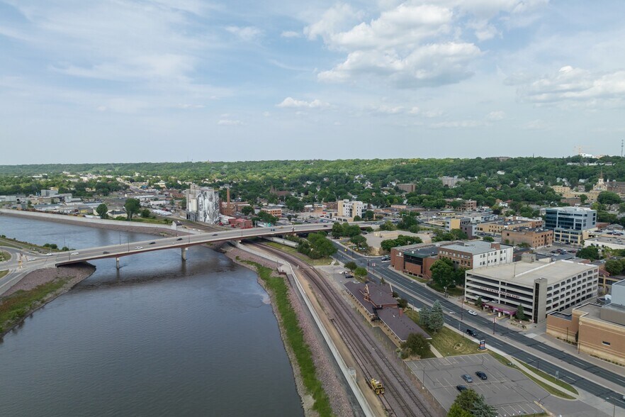 More Photos Of 112-142 S Riverfront Dr, Mankato Office For Lease