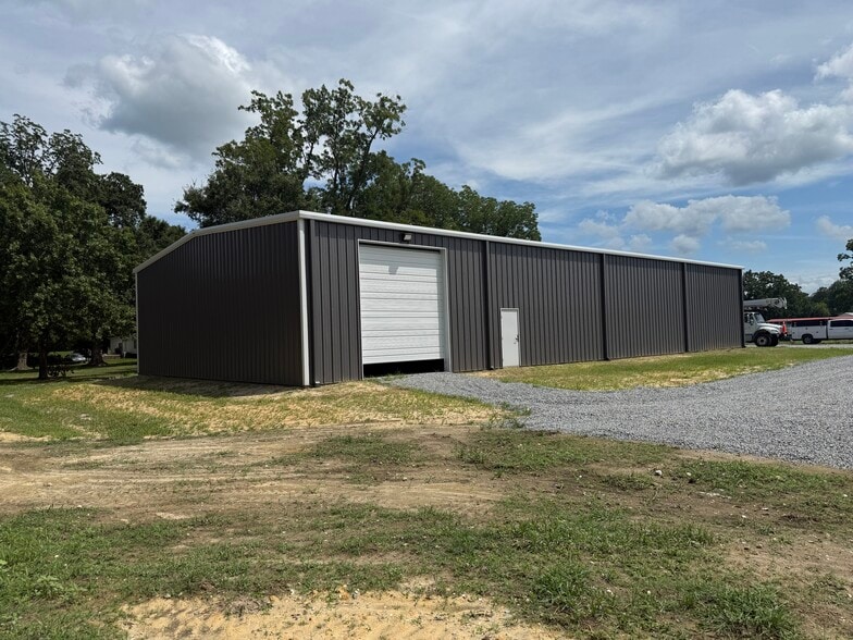 More Photos Of 4834 US Highway 264 W, Washington Flex For Lease