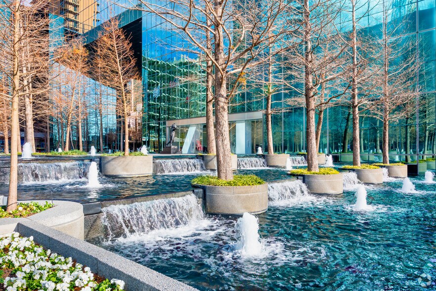 More Photos Of 1445 Ross Ave, Dallas Office For Sale