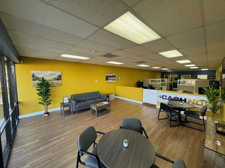 More Photos Of 5555 E Bell Rd, Scottsdale Unknown For Lease
