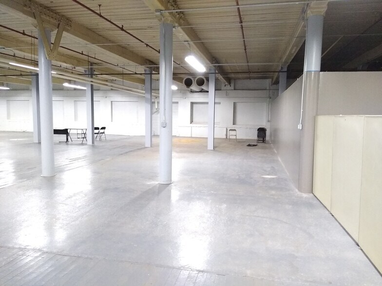 More Photos Of 209 Weeden St, Pawtucket Warehouse For Lease