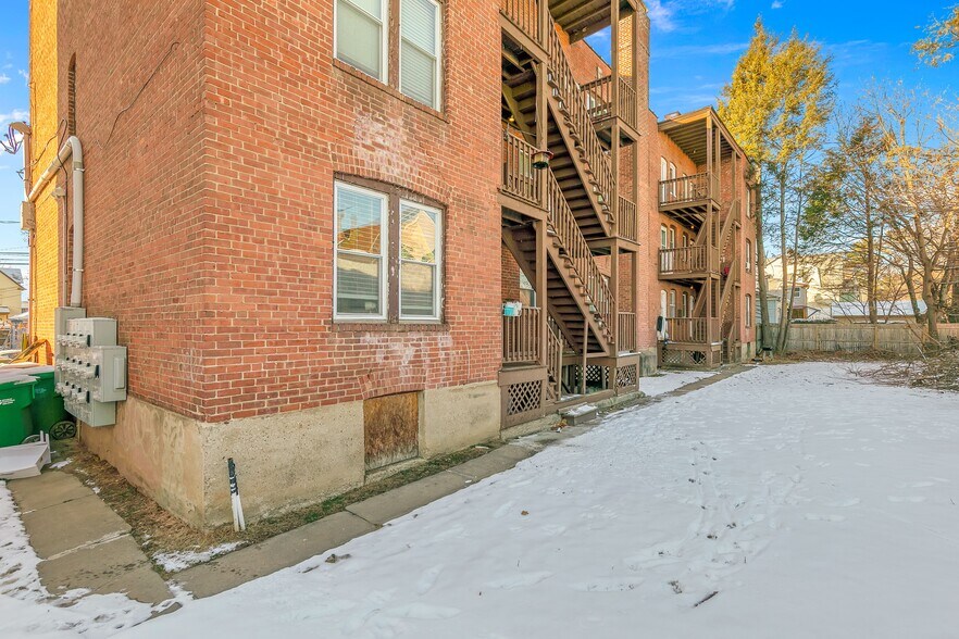 More Photos Of 34-38 Beacon St, Hartford Apartments For Sale