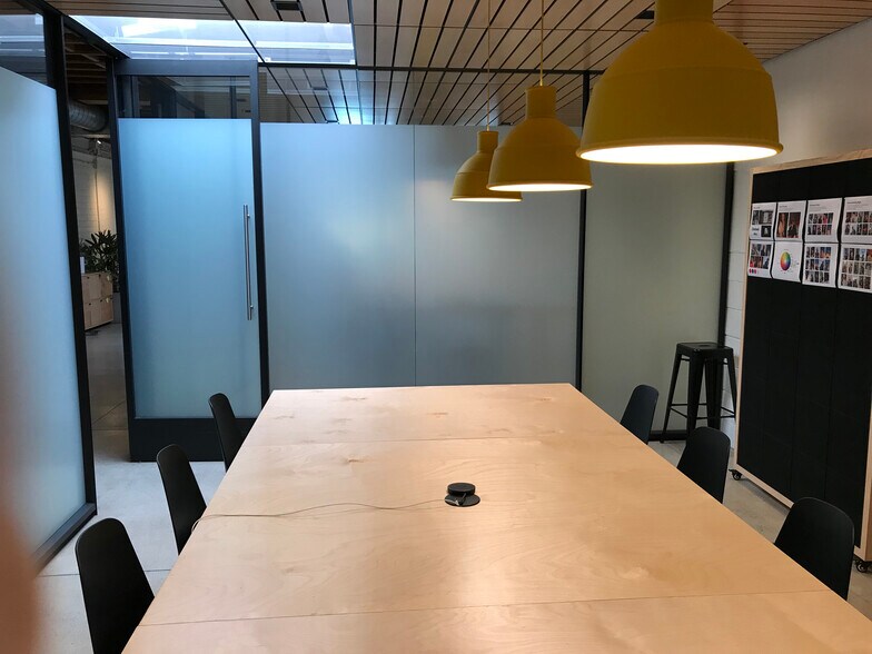 More Photos Of 9014 Lindblade St, Culver City Showroom For Lease