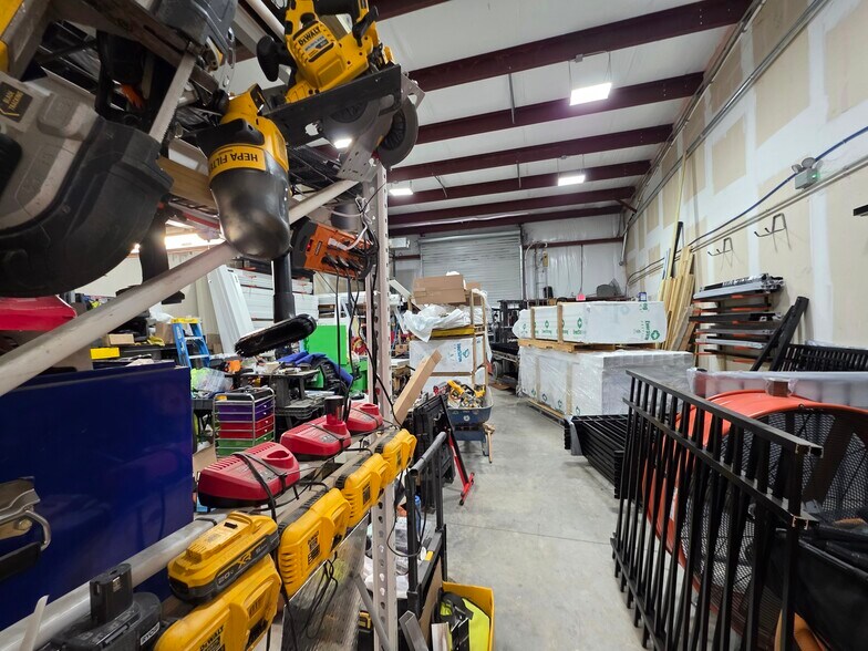 More Photos Of 61 Schinger Ave, Ridgeland Showroom For Lease