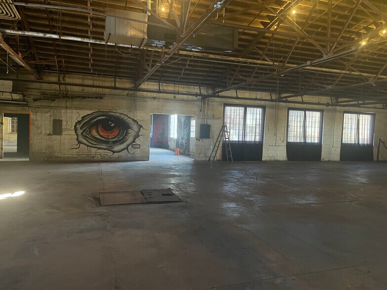 More Photos Of 111 W Bank St, Salisbury Warehouse For Lease