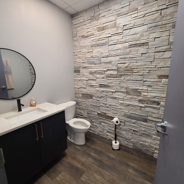 More Photos Of 6125 Cross Creek Blvd, Fort Wayne Warehouse For Lease