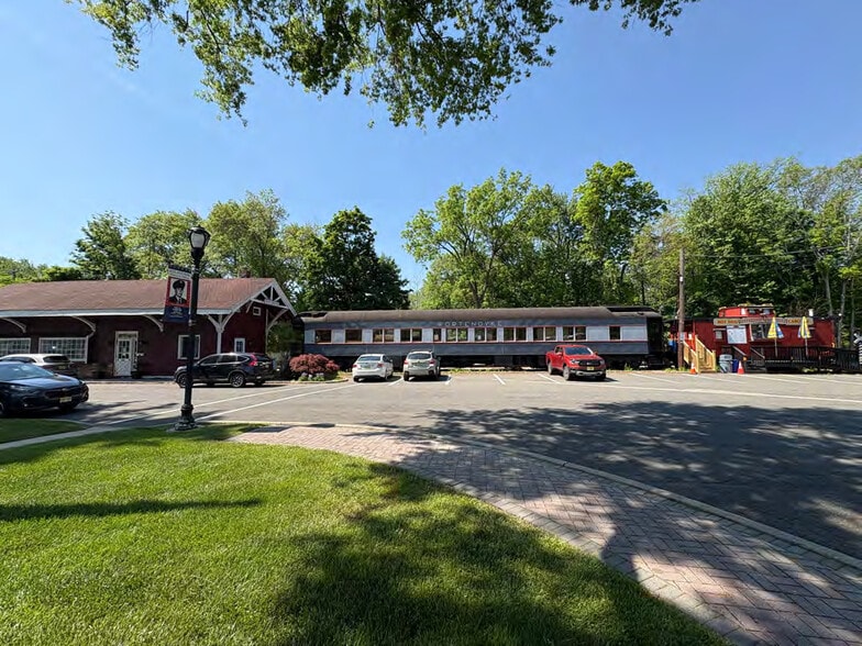 More Photos Of 211 Greenwood Ave, Midland Park Freestanding For Lease