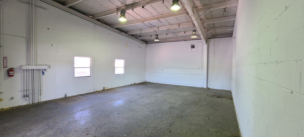 More Photos Of 3415 Banning St, Dallas Industrial For Sale