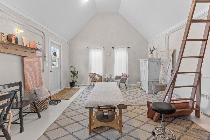 More Photos Of 122 Rue Jean-Talon, Saint-jean-sur-richelieu Storefront Retail Office For Sale