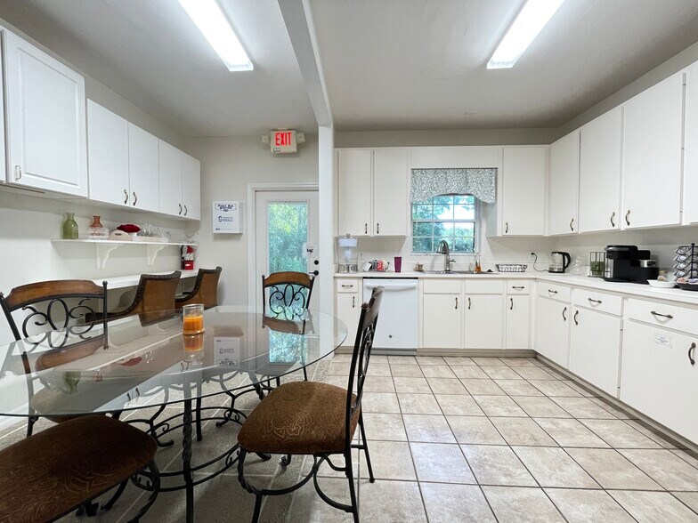 More Photos Of 6208 NW 43rd St, Gainesville Office For Lease