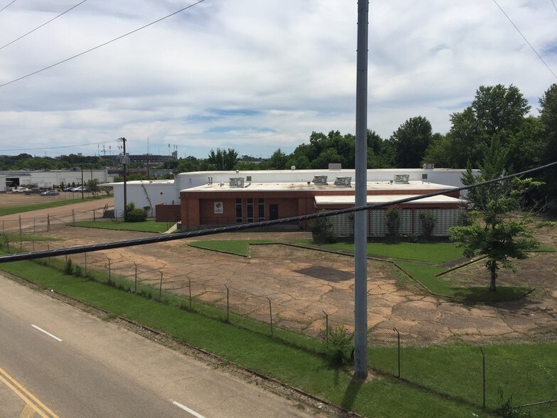 More Photos Of 755 Stonewall St, Jackson Flex For Sale