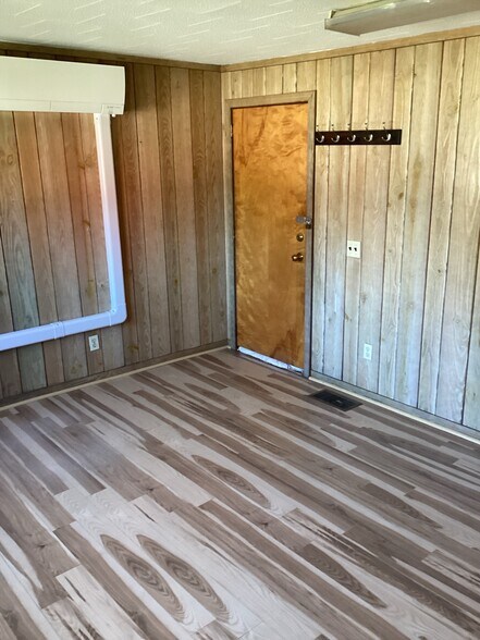 More Photos Of 12 Elm St, Hatfield Warehouse For Lease