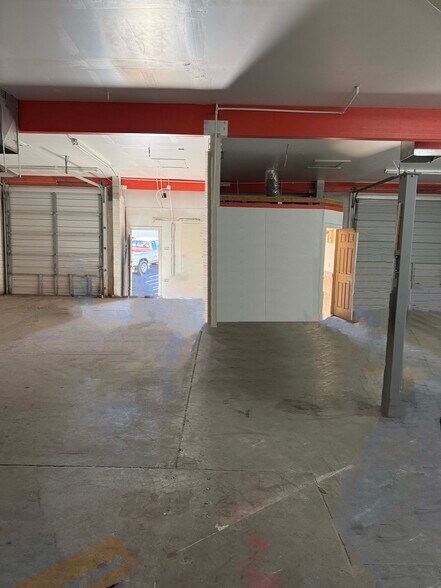 More Photos Of 17252 E Falcon Dr, Fountain Hills Warehouse For Lease