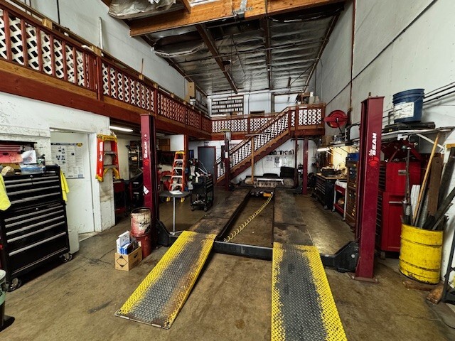 More Photos Of 300 Ohukai Rd, Kihei Light Manufacturing For Sale